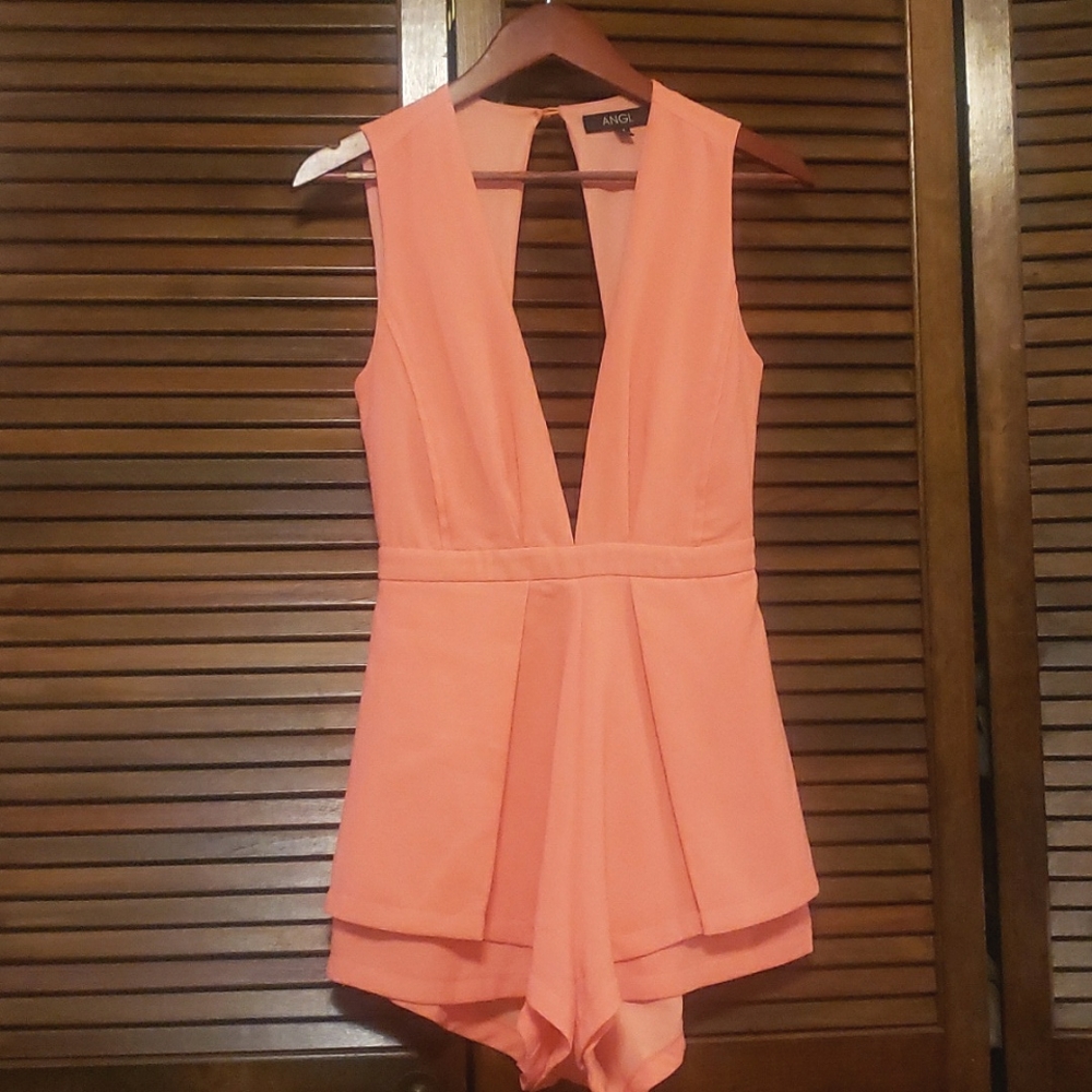 Coral romper like new sz med
